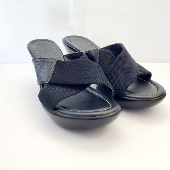 A.N.A Criss Cross Strap Black Open Toe Wedge Mule Sandals Size 9M - Picture 2 of 12